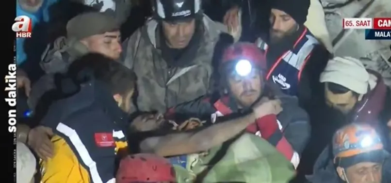 Depremden 65 saat sonra sağ olarak kurtarıldı! O anlar A Haber kameralarında! Ekipler büyük sevinç yaşadı