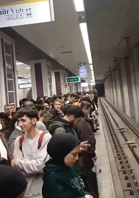 İstanbul'da yoğun yağış! Kapalıçarşı ve Çekmeköy Metrosu'nda çileli saatler - 6