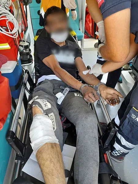 Konya'da polise bıçak çeken şüpheli, bacağından vurularak etkisiz hale getirildi - 2