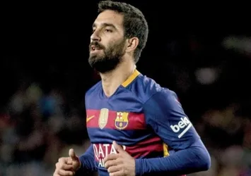Arda Turan'dan siyah-beyaz paylaşım
