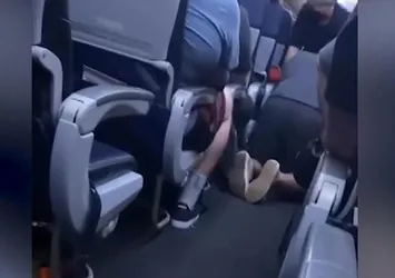 Son dakika: Yolcu uçağında kaosa neden olmuştu! Uçakta koronavirüsten ölen yolcunun görüntüleri ortaya çıktı