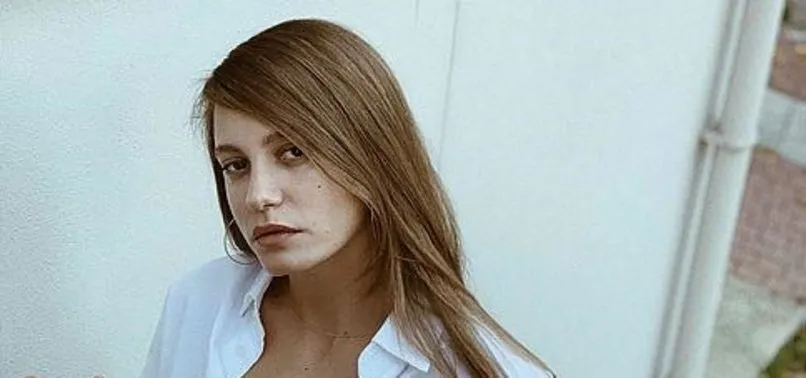 Serenay Sarıkaya dünyaya açıldı! Bir ilke imza attı