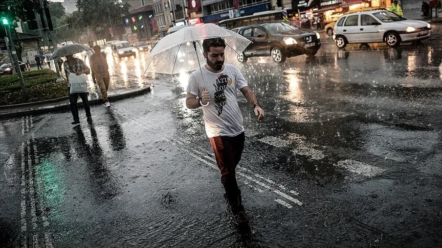 Meteoroloji tarih verdi! İstanbul’da hava bir anda değişiyor: Sıcaklıklar düşecek, sağanak geliyor - 1