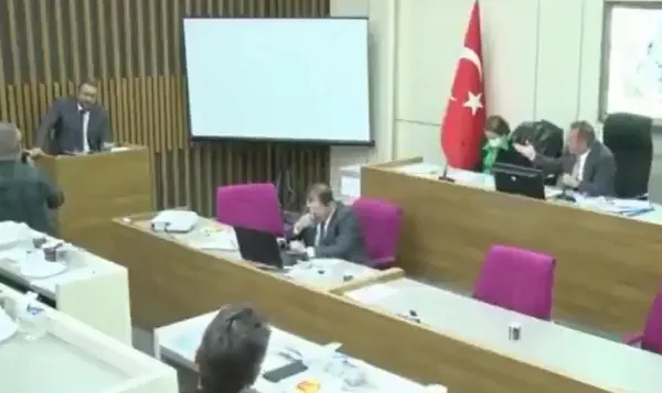 CHP’li Bolu Belediye Başkanı Tanju Özcan’dan bir skandal daha! AK Partili üyeye zorbalık