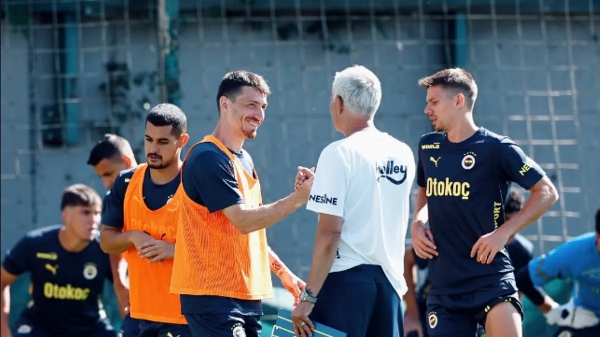 Fenerbahçe'de yeni sezon hazırlıkları! Miha Zajc ve İrfan Can Eğribayat'ın doğum günü kutlandı