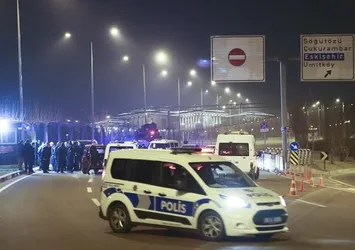 Cumhurbaşkanlığı Külliyesi önünde bariyerlere çarpan sürücü gözaltına alındı