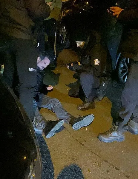 1705996626599.jpeg İstanbul Bayrampaşa'da trafikte tartışma kanlı bitti! Aracını park ederken kurşun yağdı - 3