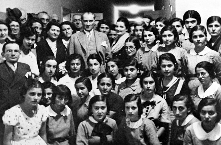 Gazi Mustafa Kemal Atatürk’ün son yolculuğu tarihi fotoğraflarda! Arşivden çıkan fotoğraflar