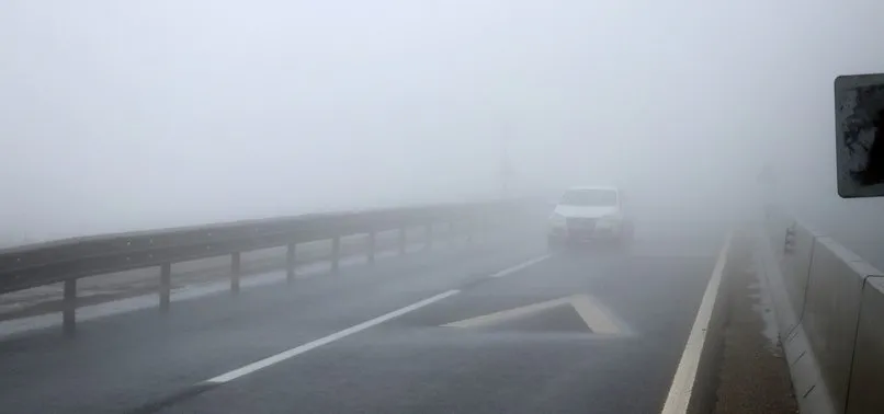 Yola çıkacaklar dikkat! Yoğun sis sürücülere zor anlar yaşattı