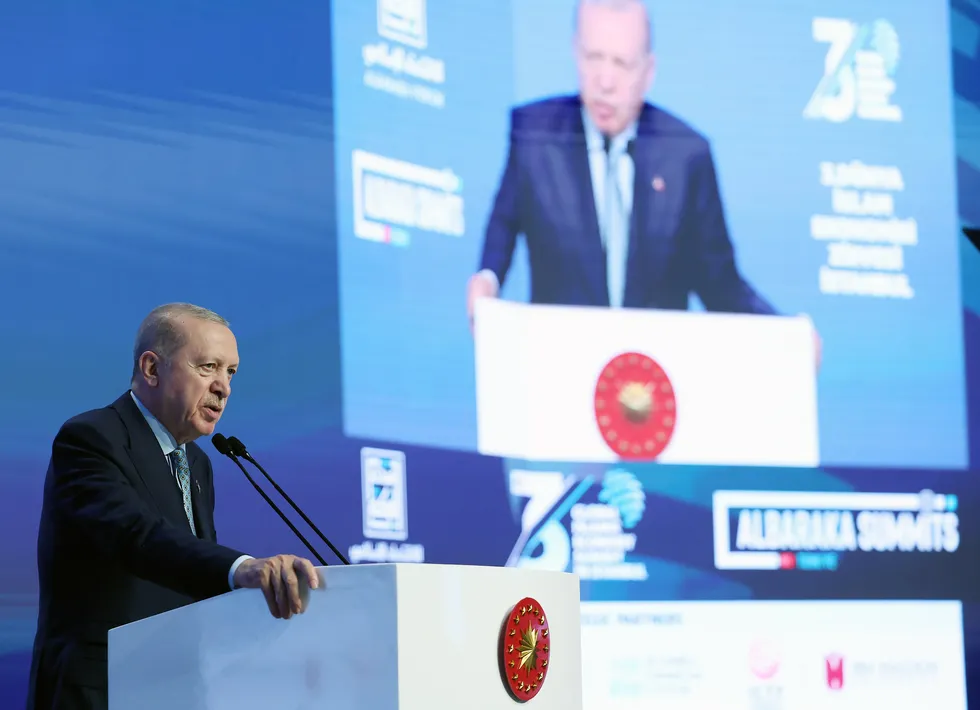 baskan-erdogandan-3-dunya-islam-ekonomisi-zirvesinde-pes-pese-mujdeler-emlak-katilimi-halka-arz-edecegiz-1780667108459.jpg Başkan Erdoğan'dan 3. Dünya İslam Ekonomisi Zirvesi'nde peş peşe müjdeler: Emlak Katılım'ı halka arz edeceğiz - 5