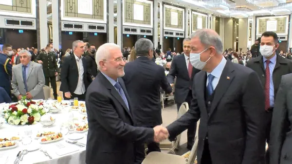 Milli Savunma Bakanı Hulusi Akar şehit aileleriyle iftarda bir araya geldi! Şehitlerimizin kanı yerde kalmadı