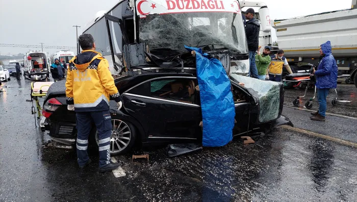 Son dakika: Tekirdağ'da korkunç kaza! Servis midibüsü ile otomobil çarpıştı: Karı koca öldü, 15 yaralı - 2