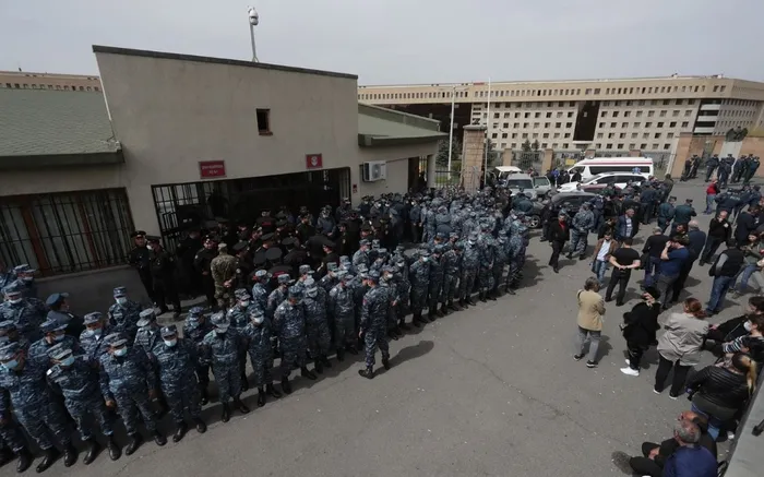 Ermenistan’da kriz! Onları bize geri verin | Bakanlık çalışanları helikopterle tahliye edildi | Son dakika dünya haberi