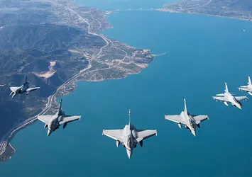 Türkiye'nin dibinde tahrik edici tatbikat! 7 ülke 100 savaş uçağı...