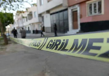Polisi görünce 3. kat penceresinden atladı
