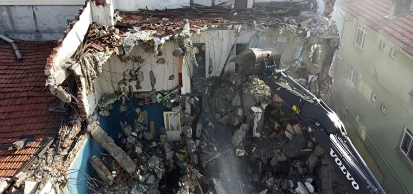 Bakan Kurum depremzedeleri ziyaret etti! “Sözümüz söz sizin yüzünüzü güldüreceğiz”