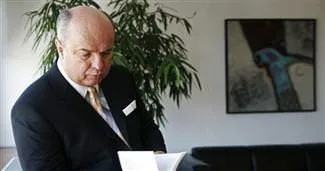 Meclis iffetli bir kadın gibi davrandı