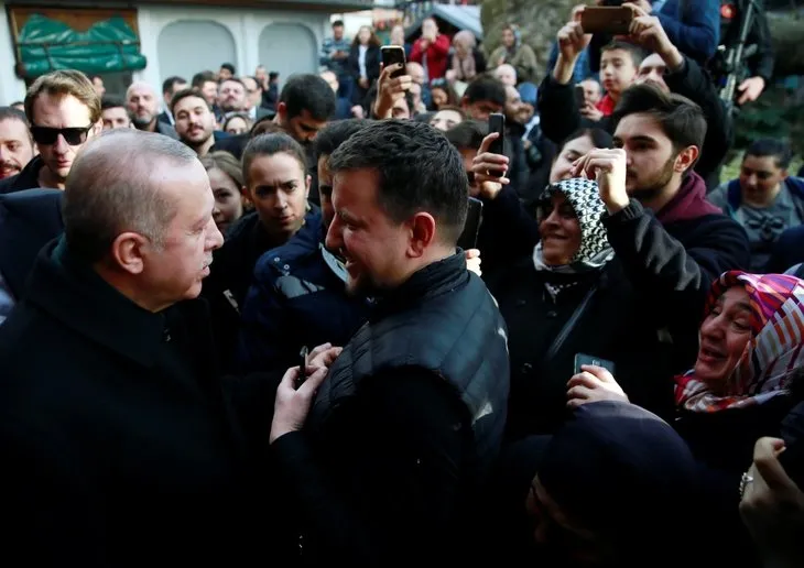Başkan Erdoğan, tarihi Çınaraltı Çay Bahçesi'nde vatandaşlarla sohbet etti