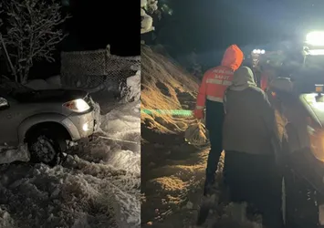 Artvin’de 2 hastayı taşıyan araç kara saplandı! mahsur kaldılar