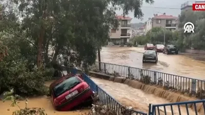 Foça’yı kuvvetli yağış vurdu