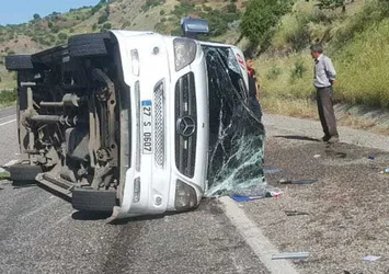 Adıyaman'da minibüs devrildi: 10 yaralı