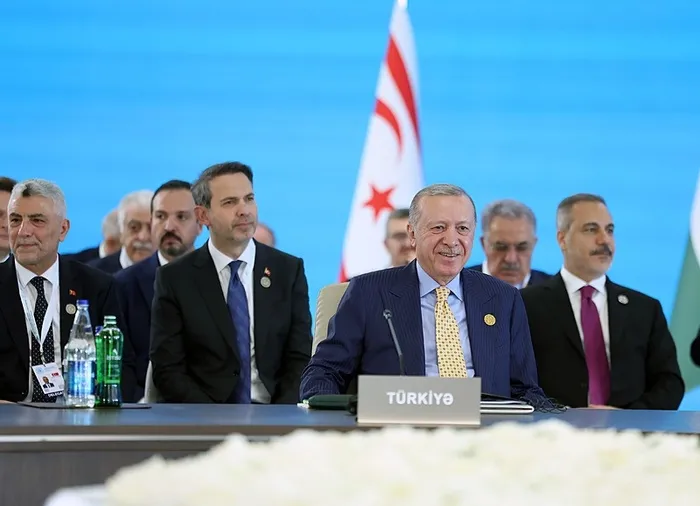 Başkan Erdoğan Azerbaycan’daki Türk Devletleri Teşkilatı 12. Zirvesi’nde! İmzalar atıldı