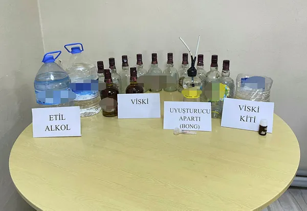 sahte-icki-yine-can-aldi-sakaryada-3-kisi-hayatini-kaybetti-1640366538621.jpg Sahte içki yine can aldı: Sakarya'da 3 kişi hayatını kaybetti - 1