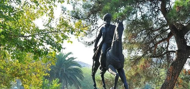 Manisa’da Fatih Sultan Mehmet heykeline büyük saygısızlık