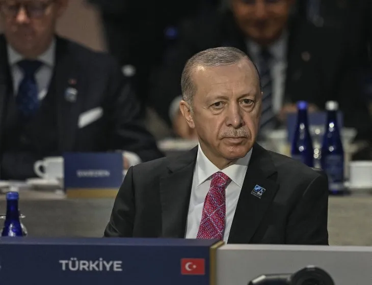 NATO’da Başkan Erdoğan fırtınası! Dünya medyasında çarpıcı başlıklar: Türk lider meydan okuyor