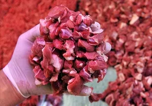 Ucuz ete kasap ve lokantalar çöktü: Reyonlar ‘eş dost’ yöntemiyle dakikalar içinde boşalıyor