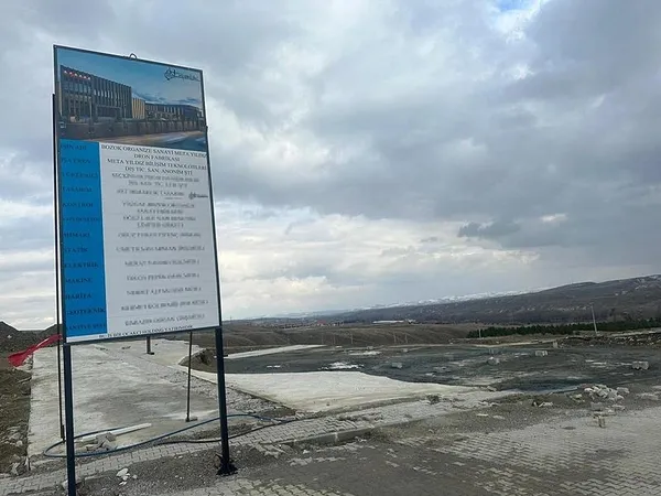 izmirdeki-5-milyarlik-vurgunda-sedat-ocakci-ve-esiyle-birlikte-27-kisi-tutuklandi-1707545681831.jpeg İzmir'deki 5 milyarlık vurgunda Sedat Ocakcı ve eşiyle birlikte 27 kişi tutuklandı - 5