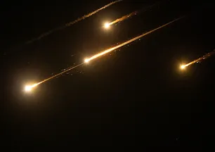 İngiliz basını 12 günlük savaşın perdesini araladı! İran İsrail'i vurdu mu?