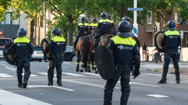 Son dakika: Hollanda'da 'Bir Türk daha azaldı' skandalı! Polis şefi özür diledi - 1