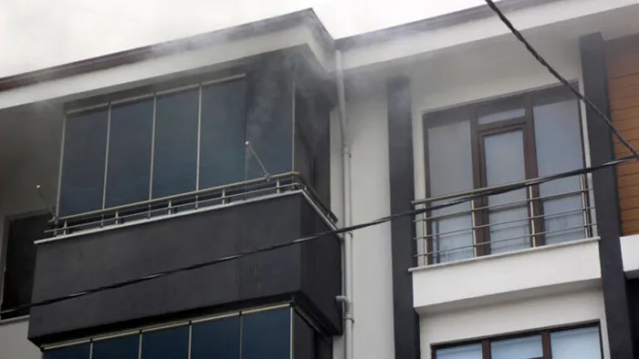 Bolu’da çıkan yangında ölümden kurtulan kız gözyaşlarına boğuldu - 1