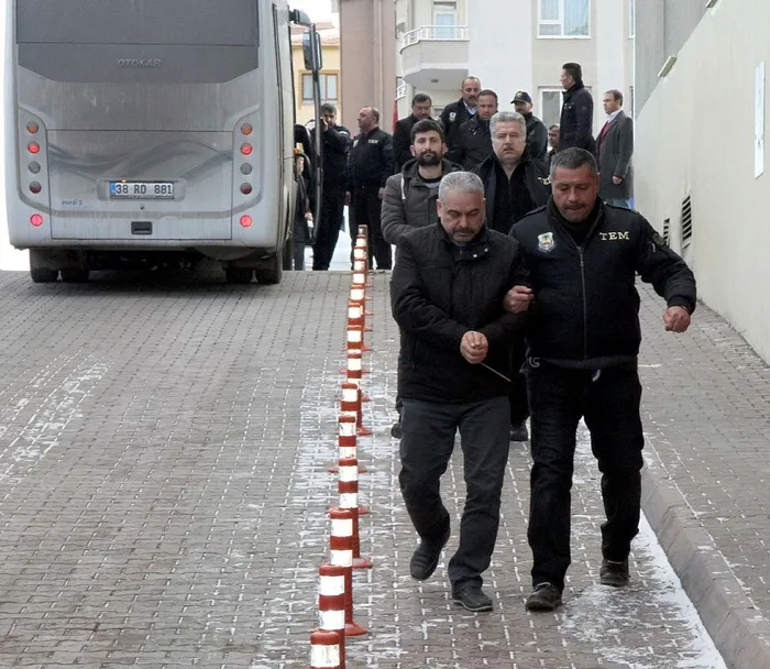Yazıcıoğlu'nun öldüğü kazayı maniple ettiği öne sürülen polis adliyede - 1