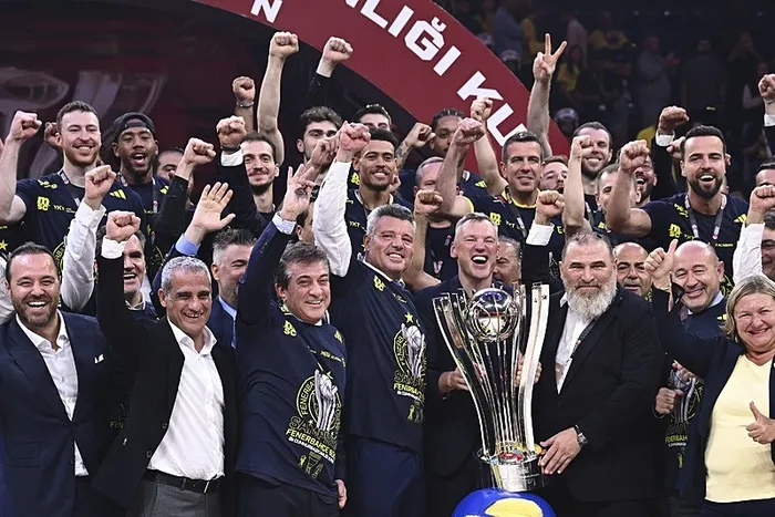 Fenerbahçe Beko 38. Erkekler Cumhurbaşkanlığı Kupası’nı kazandı! Sarı-lacivertliler 8. kez mutlu sona ulaştı