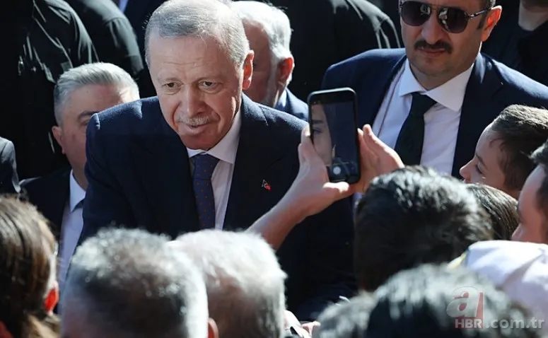 Başkan Erdoğan'a Antalya'da sevgi seli! Vatandaşlarla sohbet etti | Güldüren diyalog: Heyecanlandım, aman kalbin durmasın 1