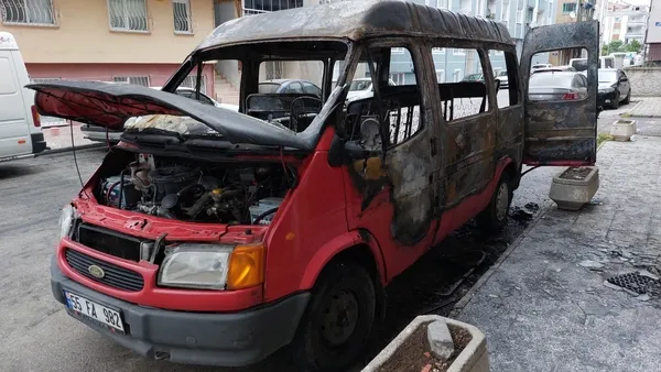 samsunda-korkutan-yangin-kundaklanan-minibusten-eser-kalmadi-1654494530831.jpg Samsun'da korkutan yangın! Kundaklanan minibüsten eser kalmadı - 8
