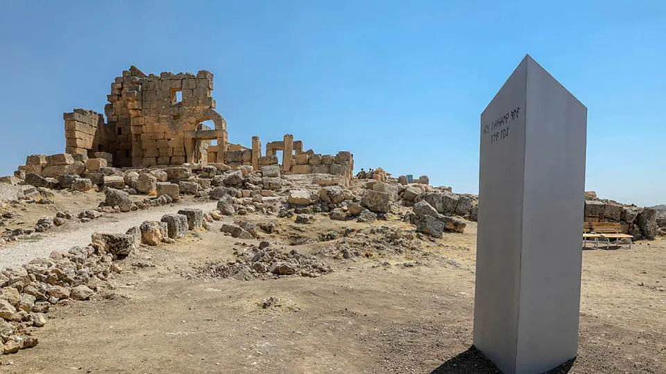 "Gizemli monolit" Diyarbakır'da ortaya çıktı