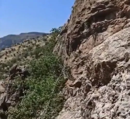 Mehmetçik Irak’ta bir PKK mağarasına daha girdi