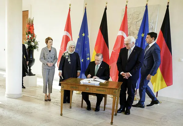 Cumhurbaşkanı Erdoğan Almanya'da Steinmeier ile görüştü - 1