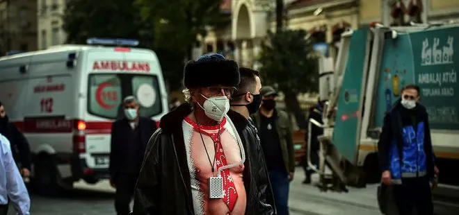Taksim’de garip giyimli turist! Herkes onu izledi