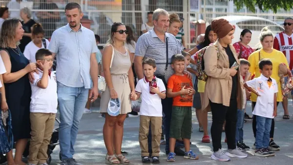 okullar-bugun-aciliyor-istanbulda-okul-trafigi-1694407998934.jpeg Okullar bugün açıldı! İstanbul'da 'okul' trafiği - 1