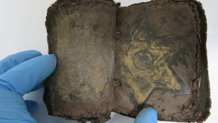 1500 yıllık ‘Amuled’ isimli gizemli kitap ele geçirildi - 1