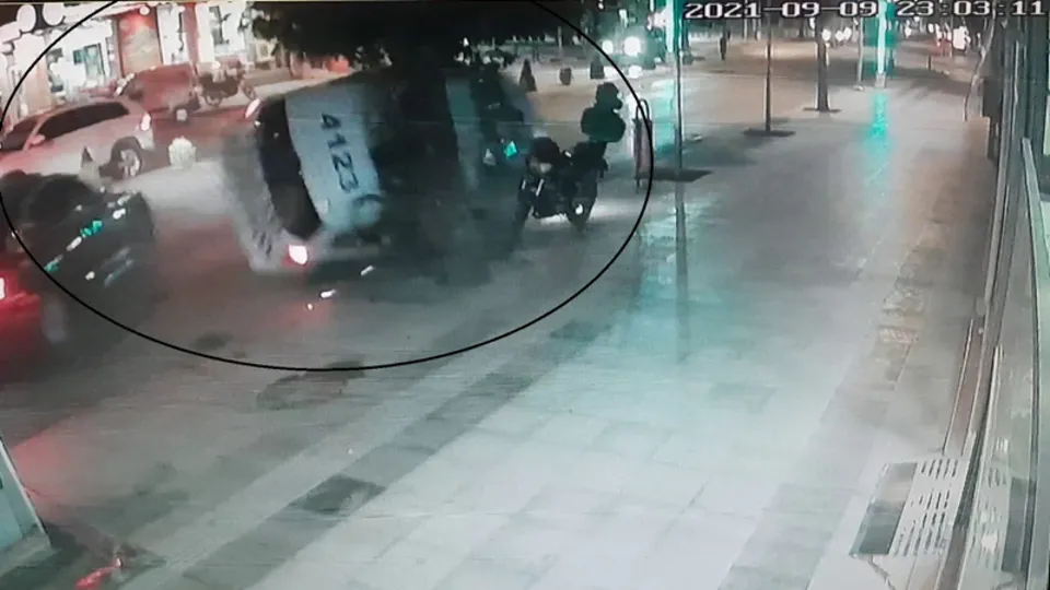 Çorum'da şüpheli aracı kovalayan polis ekibi kaza yaptı