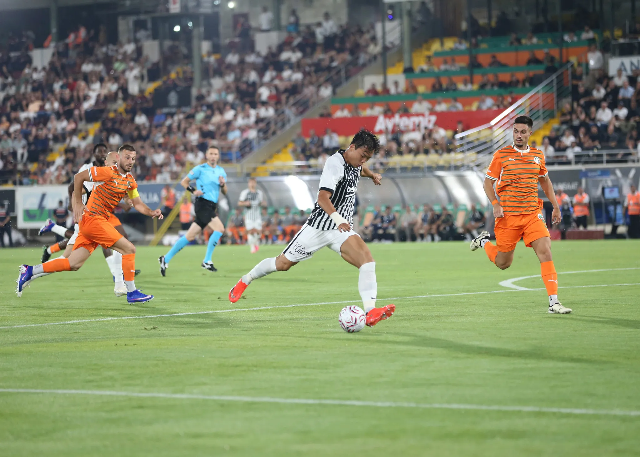 Beşiktaş, Alanyaspor Maçında Tartışmalı Hakem Kararına Tepki Gösterdi
