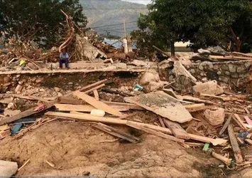 Papua Yeni Gine'de 6,6 büyüklüğünde deprem