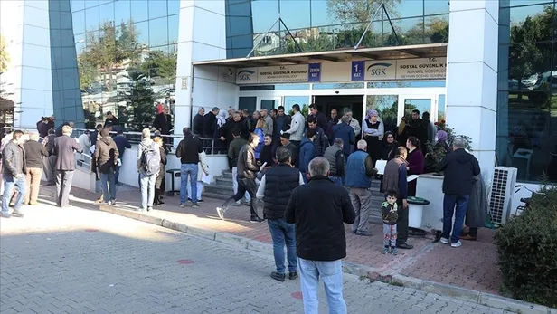 SGK yarın açık mı? 31 Aralık Cumartesi günü Sosyal Güvenlik Kurumu çalışacak mı? SGK saat kaçta açılacak, kapanacak?