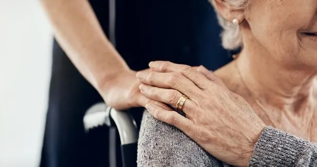 65 yaş üstü sokağa çıkma yasağı devam ediyor mu? 65 yaş üstü sokağa çıkma yasağı olan iller hangileri? İşte liste...