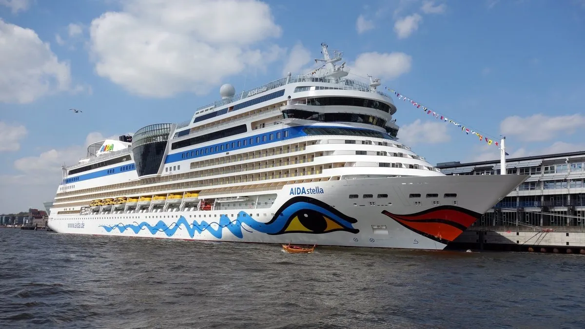 Aida Stella kruvaziyeriyle 2 bin 500 yolcu Marmaris'e geldi!